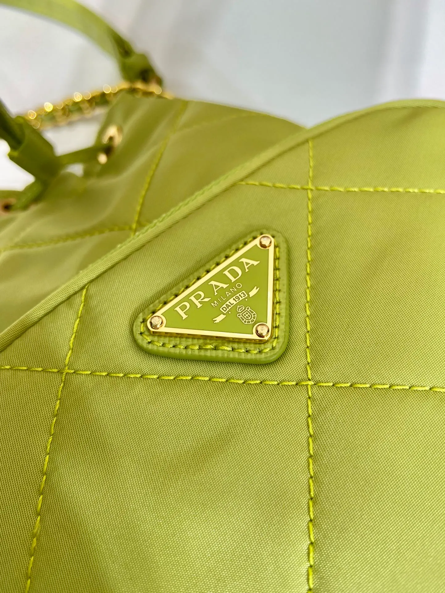 💰1060🎉Embroidered Check Bucket Bag🎉1BH038🎉 This versatile Re-Nylon regenerated nylon shoulder bag features a padded and topstitched design. The complex hand-made rhombus stitching pattern is finished. It is equipped with 2 detachable iron bars and an adjustable long shoulder strap of cowhide. It comes with a bag of triangles and can be worn on the shoulder/handheld/crossbody. It’s perfect. Beautiful upper body tattoos. Large space, convenient and practical🎉🎉Hurry up and get it🎉🎉 Length 22.5x Height 17.5x Bottom 12cm🎉🎉🎉👏👏👏