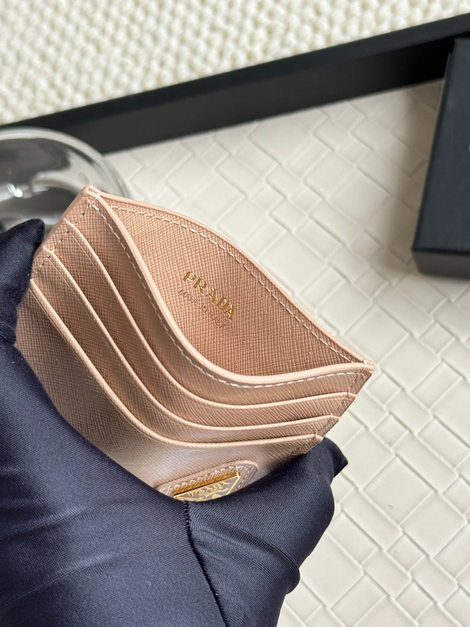 💰100prada popular card holder, unisex small card holder, black, model 1MC025, oblique triangle, made of cross-grain cowhide, 6 card slots ➕ one middle compartment, can hold multiple cards and zeros 💰, size 11.2×8.5cm, real shot, what you see is what you get