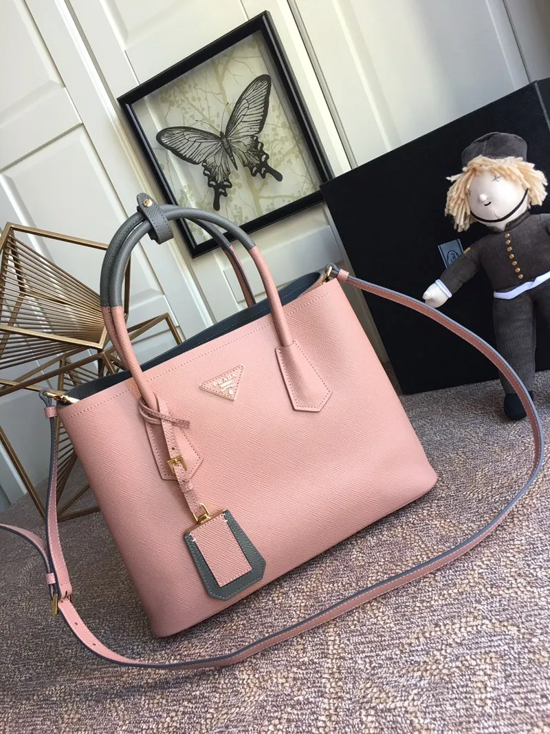 💰2040, P’s classic model 1BG775, arrived in [color][color][color], fully upgraded, using imported thick cross-grain cow + contrasting calf leather inside, top brushed hardware, color matching handle, 175 OEM code, a timeless shopping bag [naughty][naughty][naughty], fashionable and generous, length 33x height 24.5x bottom 14cm