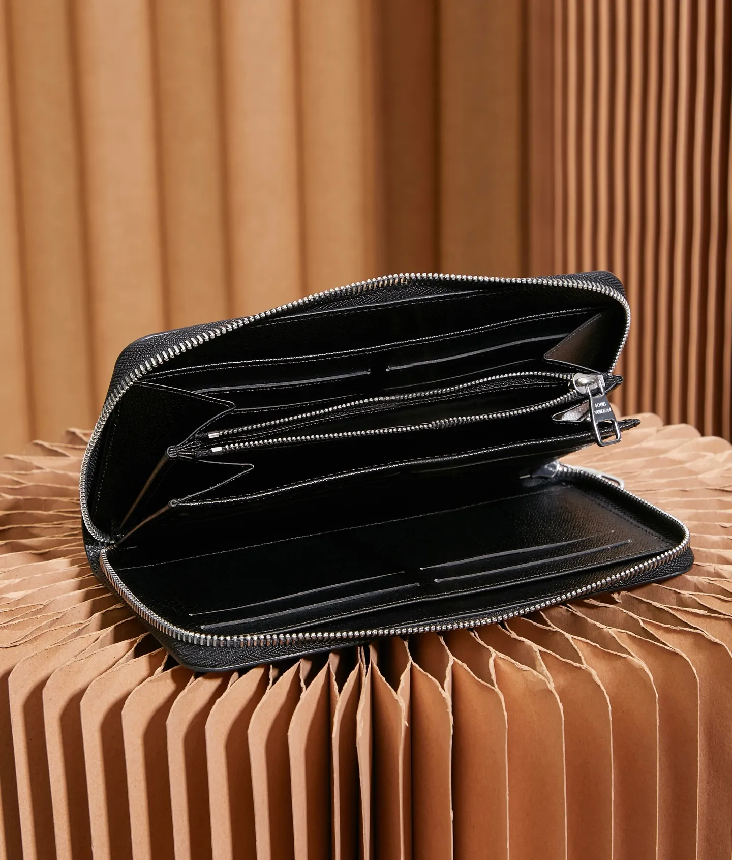 P¥320👉nfc dynamic chip version👈【Top inspection-free pure steel hardware】Large zipper hand wallet M82081 black flower inspection-free version 🔍Perfect details 🔍The essence of solid construction!