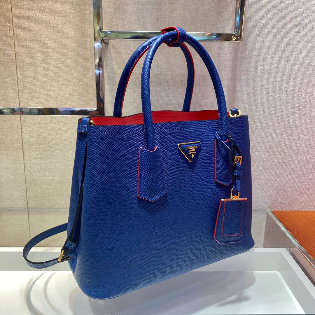 💰2040, P’s classic model 1BG775, new colors arrived [color][color][color], fully upgraded, using imported thick cross-grain cow + contrasting calfskin inside, top brushed hardware , color matching handle, 175 OEM code, a timeless shopping bag [naughty] [naughty] [naughty], fashionable and generous, length 33x height 24.5x bottom 14cm, 💪💪💪💰💰💰