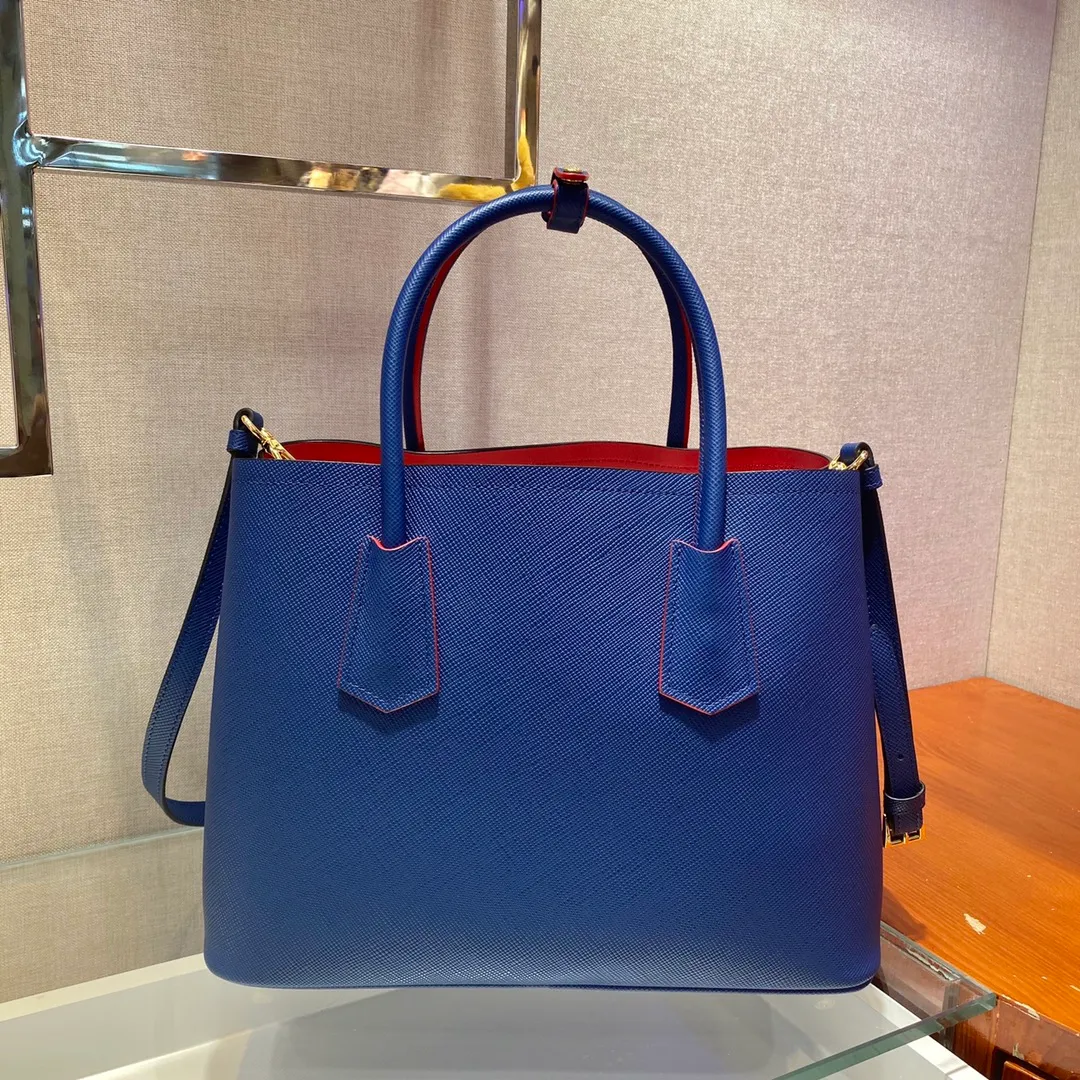 💰2040, P’s classic model 1BG775, new colors arrived [color][color][color], fully upgraded, using imported thick cross-grain cow + contrasting calfskin inside, top brushed hardware , color matching handle, 175 OEM code, a timeless shopping bag [naughty] [naughty] [naughty], fashionable and generous, length 33x height 24.5x bottom 14cm, 💪💪💪💰💰💰