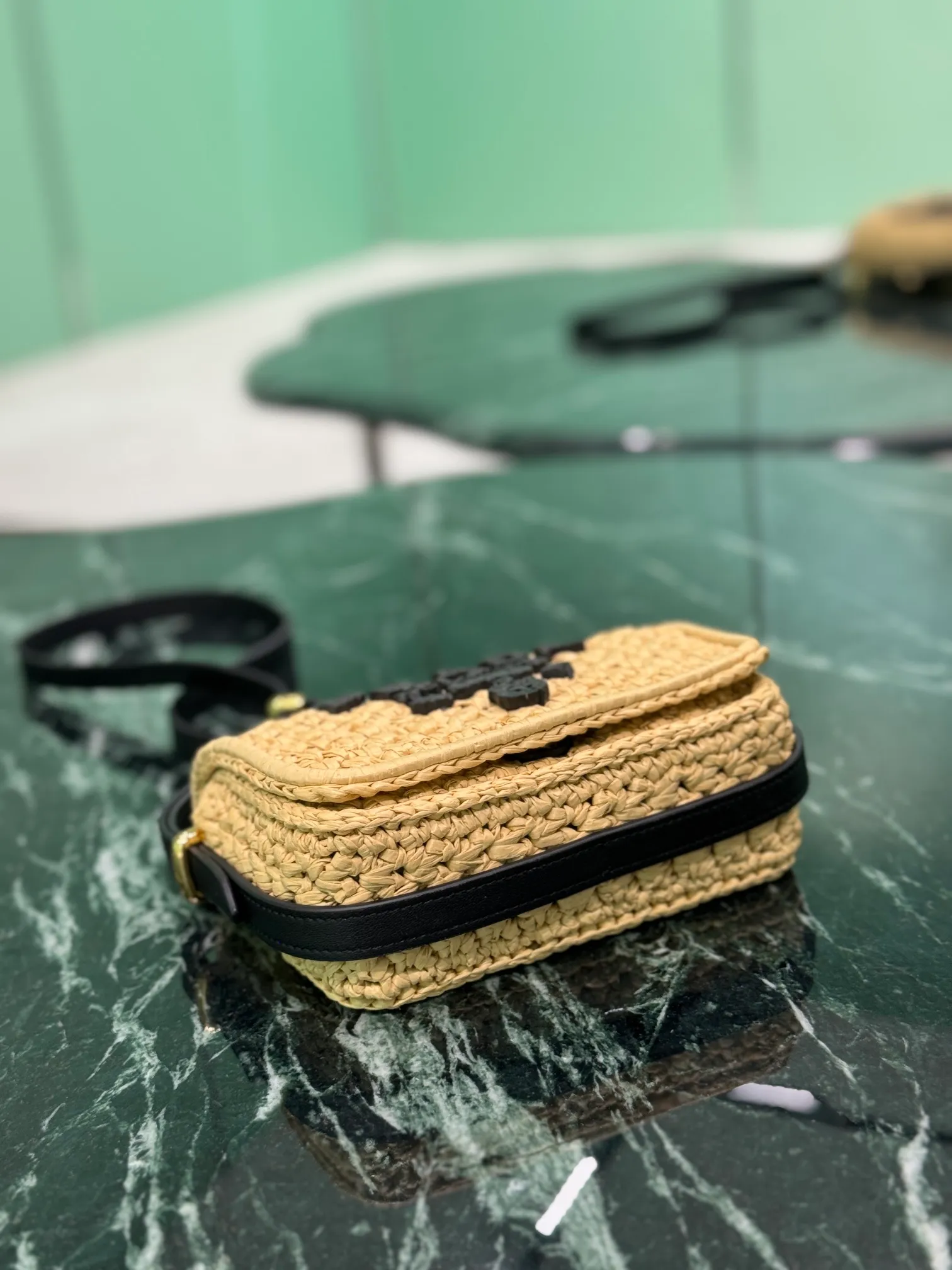💰1560🌟Shoulder Woven Bag This modern and sophisticated bag is made of woven fabric and has a compact silhouette with flap and leather details. The shoulder bag is illuminated by gold-tone hardware and features a contrasting monogram logo embroidered on the front. Style number: 1bd362 Size: width 6×length 12×base 6cm