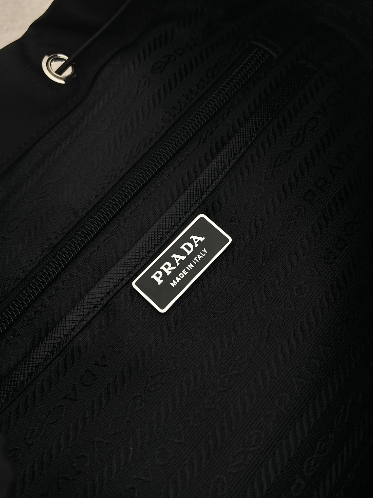 💰1360🎉New Backpack🎉1BZ039 Double Shoulder Strap🎉🎉 Made from Re-Nylon, this modern and functional backpack has a wide yet lightweight silhouette and technical details. The outdoor spirit of the design is combined with a versatile urban style. It has a detachable short shoulder strap, metal hardware on the flap and zipper pockets on the side, and a large capacity. It is also a popular style that will never go out of style and is suitable for both men and women. Hurry up and get it🎉🎉 Length 25x Height 34.5x Bottom 15.5cm🎉🎉🎉💰💰💰