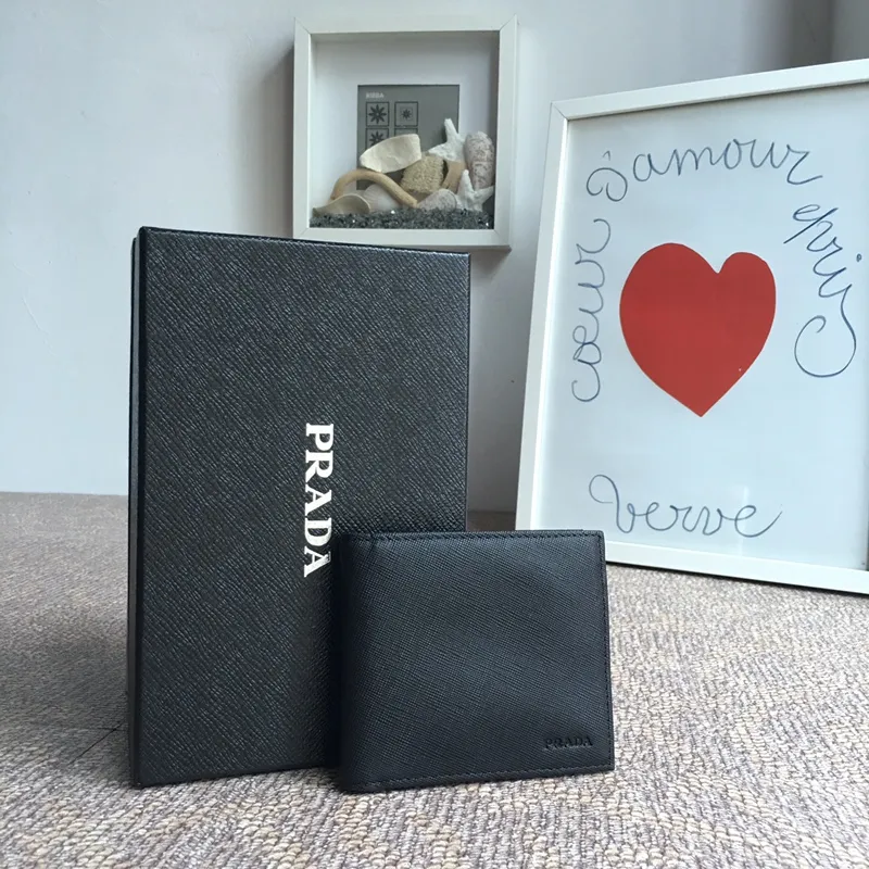 💰440, P family has released men’s short clips, 0513-2 black has been shipped again, it is exactly what men have been asking for, classic and practical, top quality, 175 steel stamp code + complete package