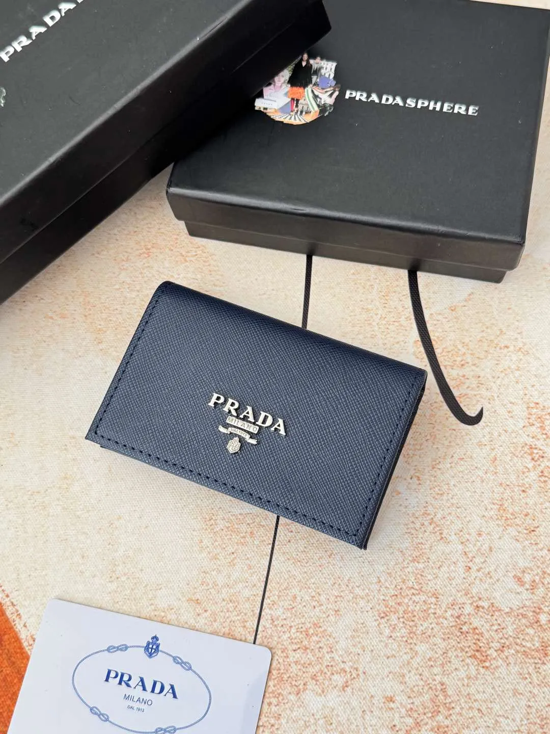 💰120💰PRADA’s popular men’s card holder counter new style, official website synchronization, genuine development, model 2MC122#. Color/Blue As shown in the picture, real shot 💋Cross-grain cowhide texture is excellent, threaded lining, hardware accessories! Exquisite wiring, even and neat lines, smooth oil edges, size: 11cm long, 6.5cm high