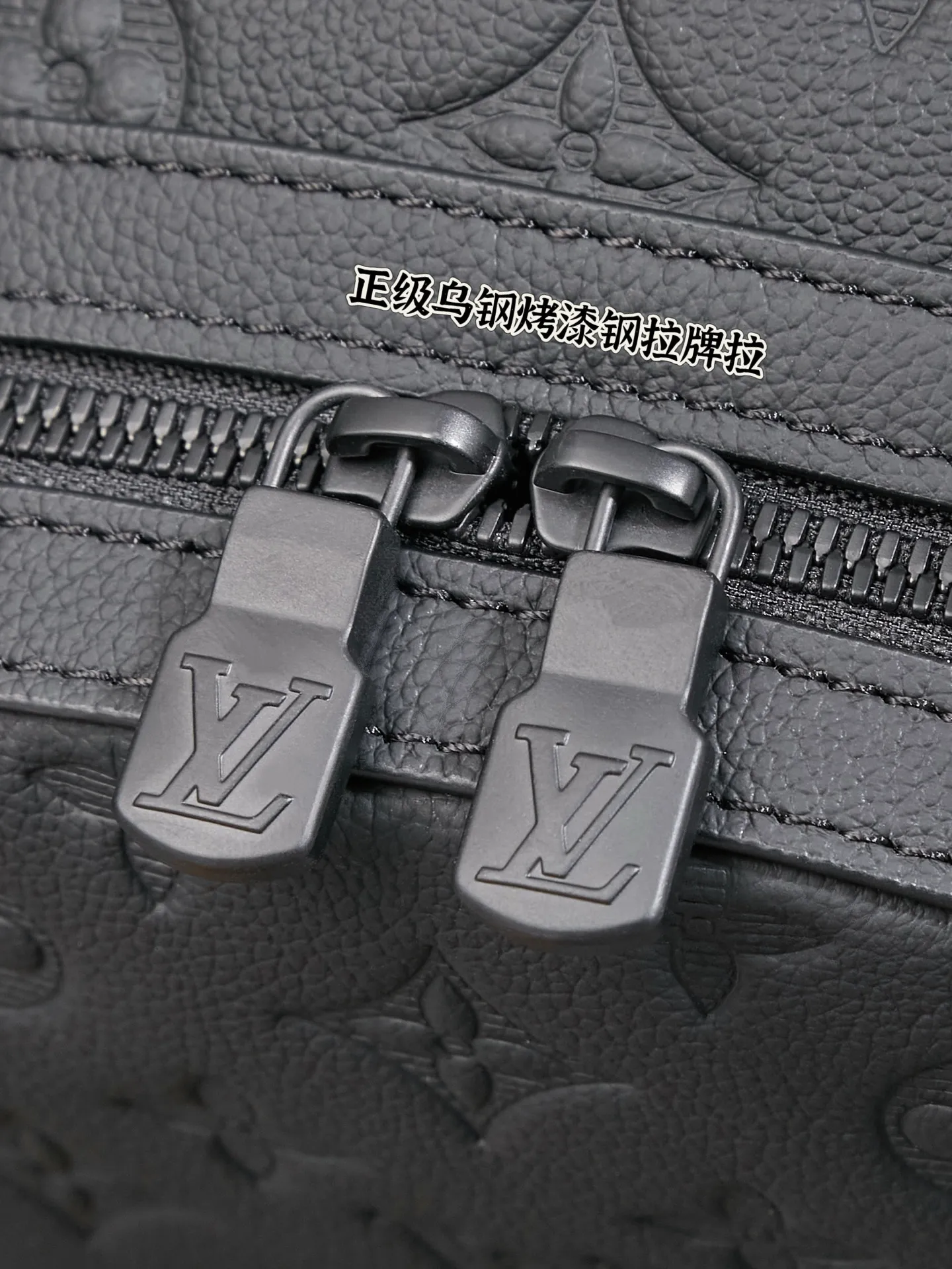 P¥1800👉nfc163C01 dynamic chip version👈 [100% MB special grade A-grade black steel, all-steel original leather] This Discovery backpack is made of Monogram embossed cow leather to create a soft and close-fitting structure, supplemented by the calm atmosphere of metal parts. The outer bag makes it easy to access and store accompanying items, while the inner bag allows for orderly storage. Cow leather One cow leather trim One fabric lining One metal hardware One pair of zipper closure One open side pocket One zippered front pocket One inner patch pocket One handle: Single handle! ! Model: M46553; Size: 29x38x20CM