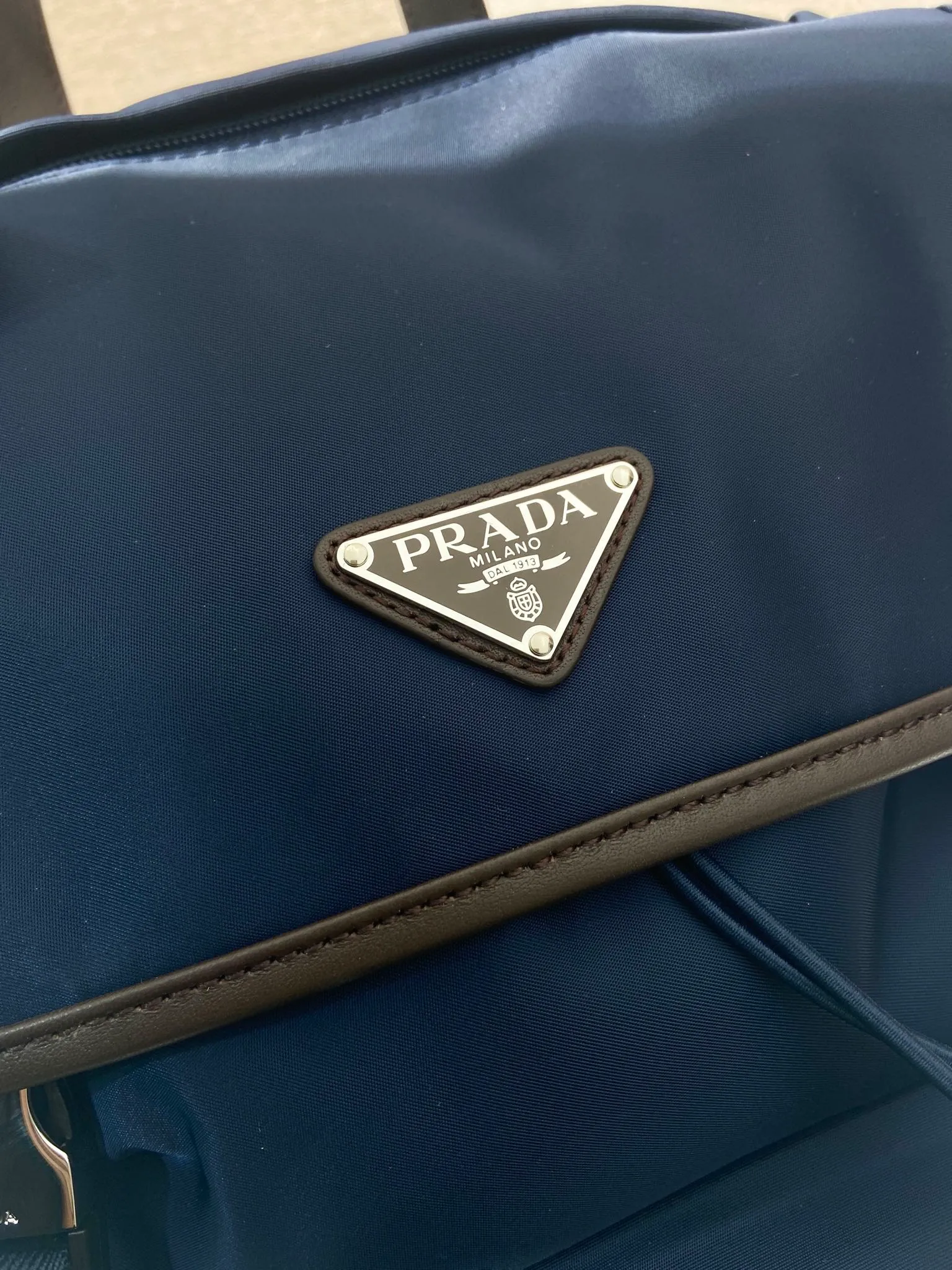 💰1460🎉New Backpack🎉2VZ135A New Product🎉🎉 This backpack is designed in a sports style and is decorated with suede details/calfskin/imported nylon fabric. It has large capacity and shows a flexible and versatile modern style. The colors are mixed and matched, very fashionable and beautiful😘😘Handsome guys, hurry up and get it🎉🎉 Length 27x Height 45x Bottom 17cm🎉🎉🎉💰💰💰