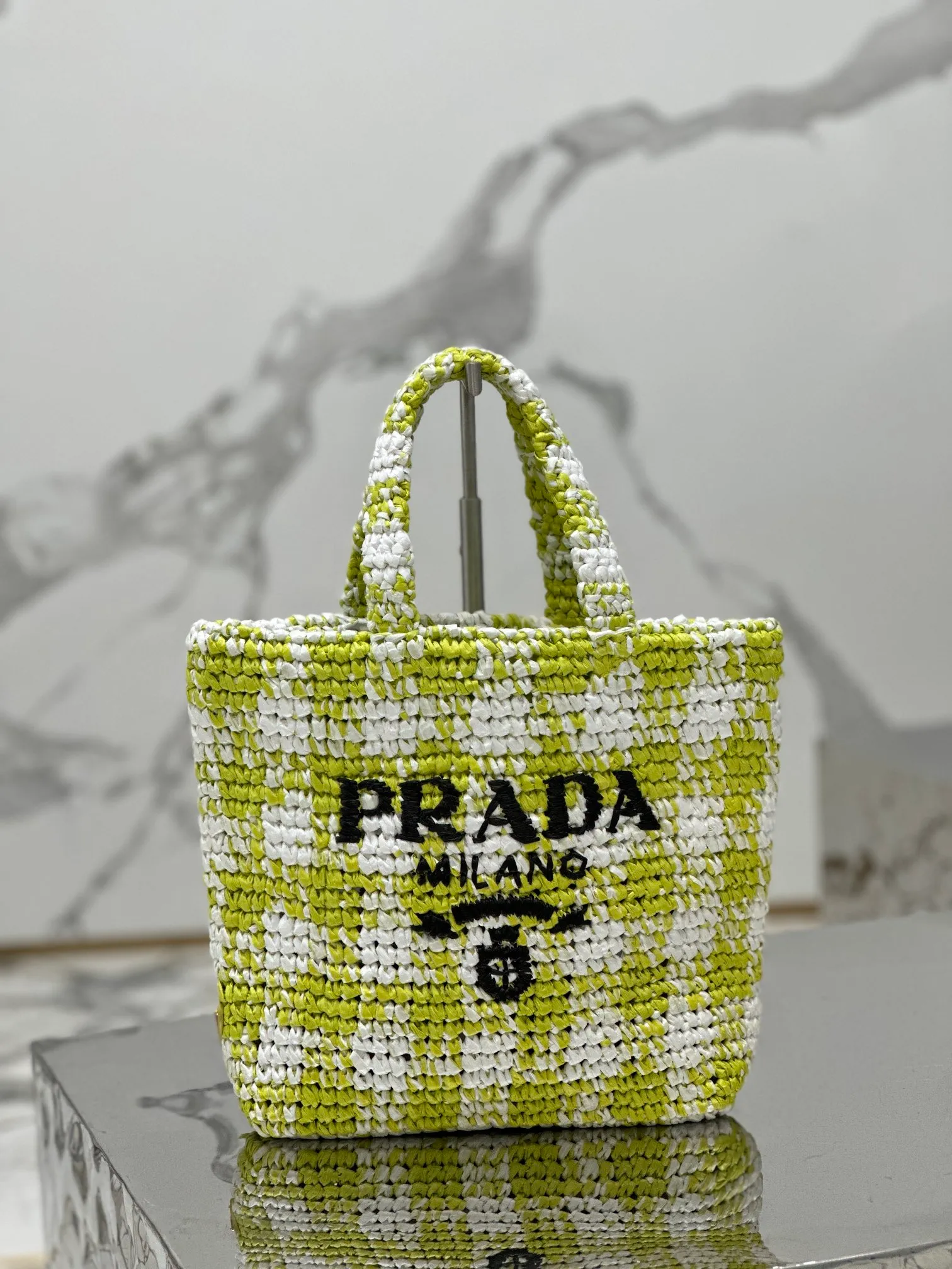 💰1560🌟Colorful woven tote bag (small size) The latest woven tote bag is designed with imported raffia. Each bag is woven by hand with professional technology, very exquisite and elegant! The color scheme of each one is very fresh! This is the bag you should carry in summer. Size: length 24×height 24×bottom 8cm Style number: 1BG422