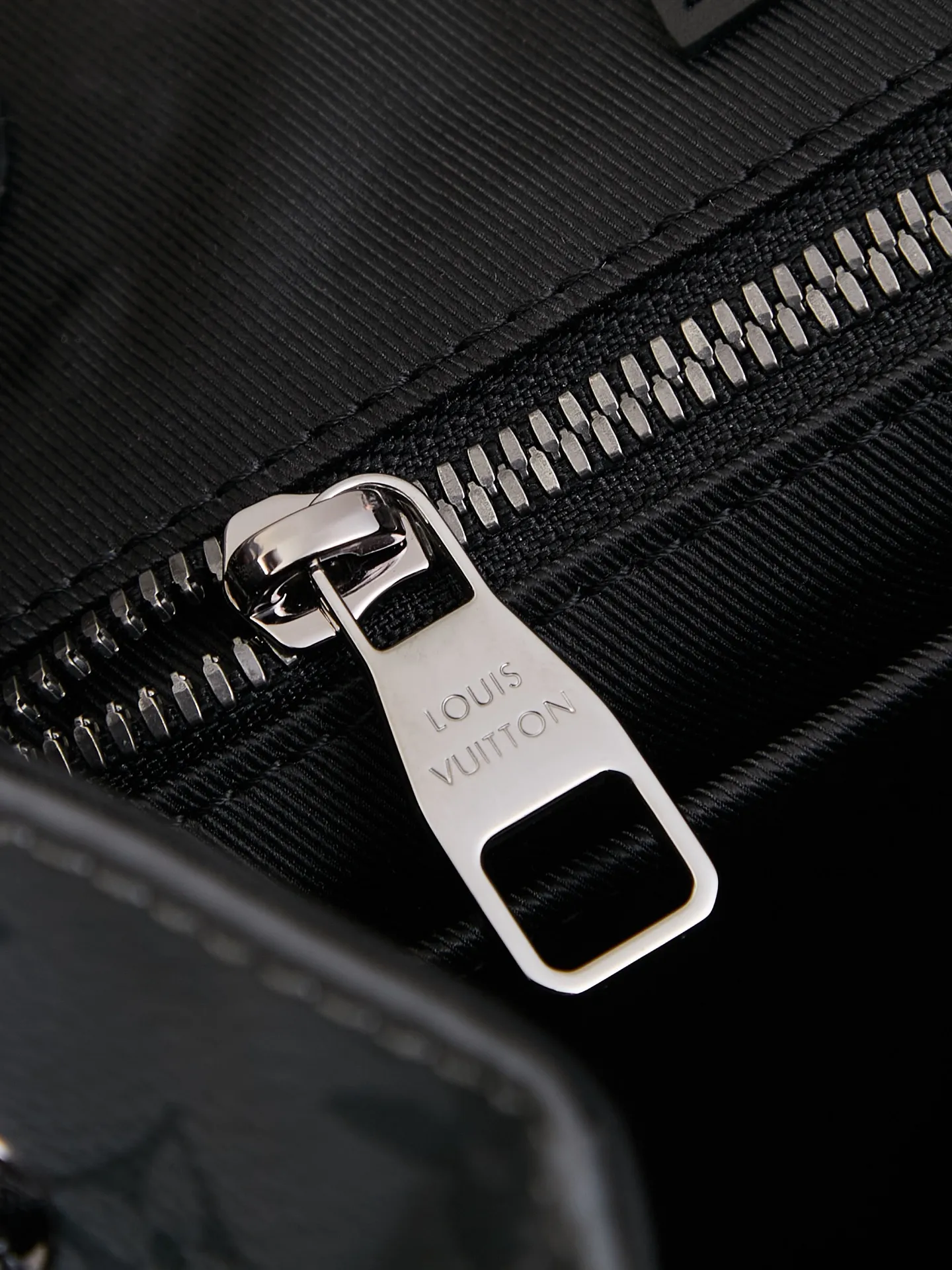 P¥920👉nfc dynamic chip version👈【Top inspection-free pure steel hardware】𝐂𝐇𝐑𝐈𝐒𝐓𝐎𝐏𝐇𝐄𝐑 Small backpack series m46331 inspection-free version 🔍Perfect details 🔍The essence of solid construction!