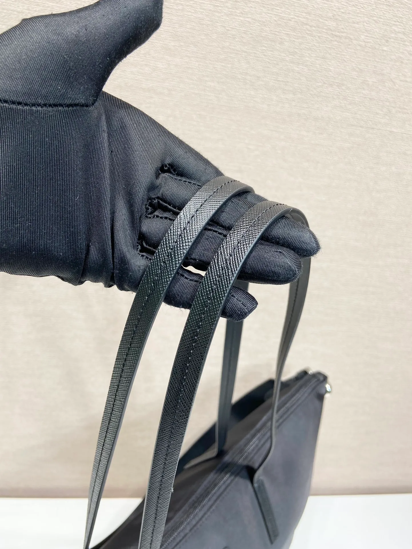 💰1020, P’s new shopping bag, 1BG189🎉🎉🎉, original item, made of imported parachute fabric + cross-grain cowhide top hardware, 165 OEM code, light and elegant, suitable for both men and women, length 36 (bag opening 45) x height 34x bottom 13cm💪💪💪[red envelope][红包][红包]