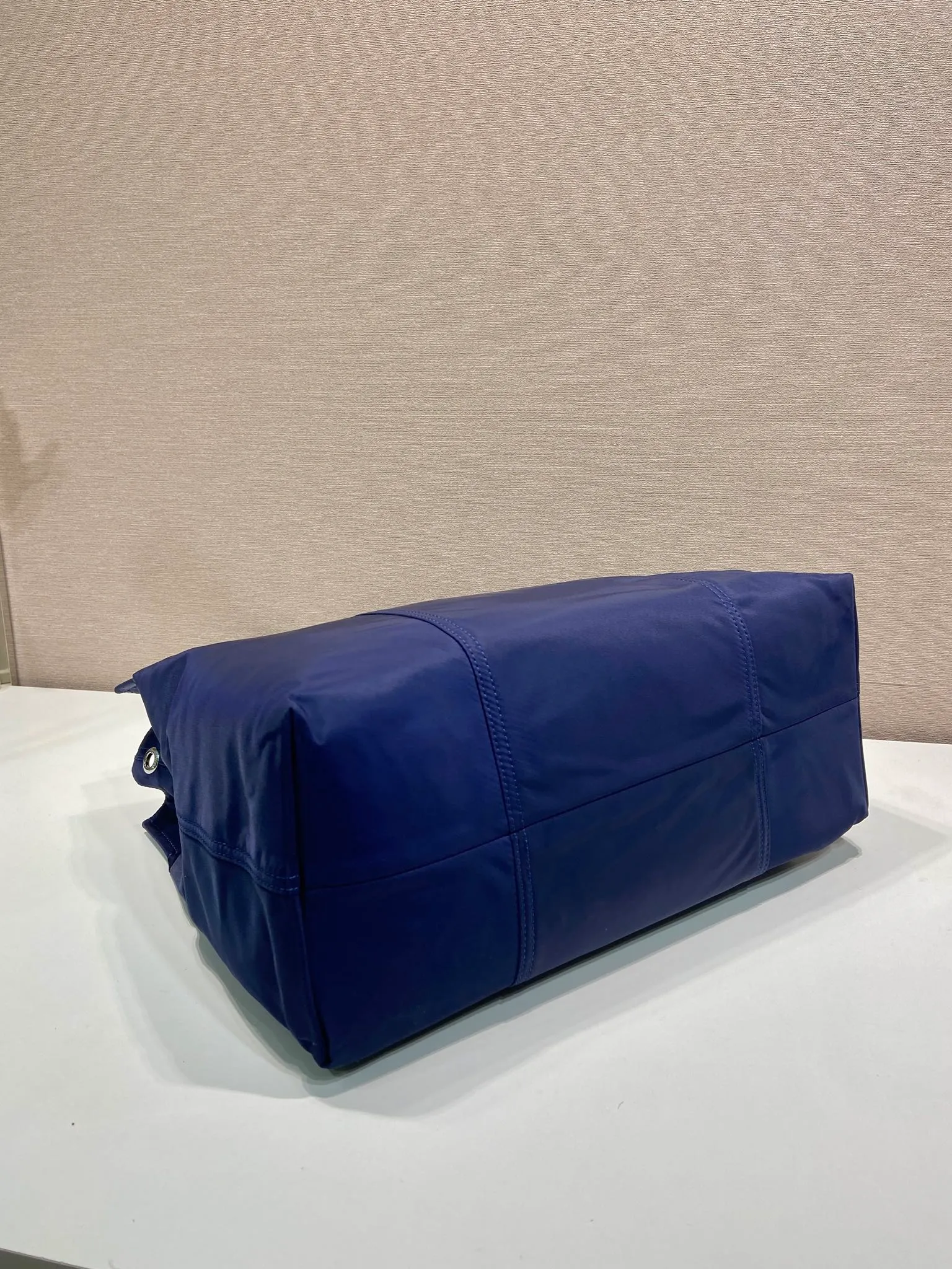 💰920, P’s new shopping bag 1BG184, original item, exclusive first release🤙🤙Made of imported nylon material, calfskin trim, leather double handles, contrasting leather logo, two zipper inner pockets, contrasting nylon lining. 165 OEM code. Lightweight and practical, ladies, hurry up and get it🙋🏻🙋🏻Length 40x Height 34x Bottom 16cm.💪🏾💪🏾💪🏾💰💰💰