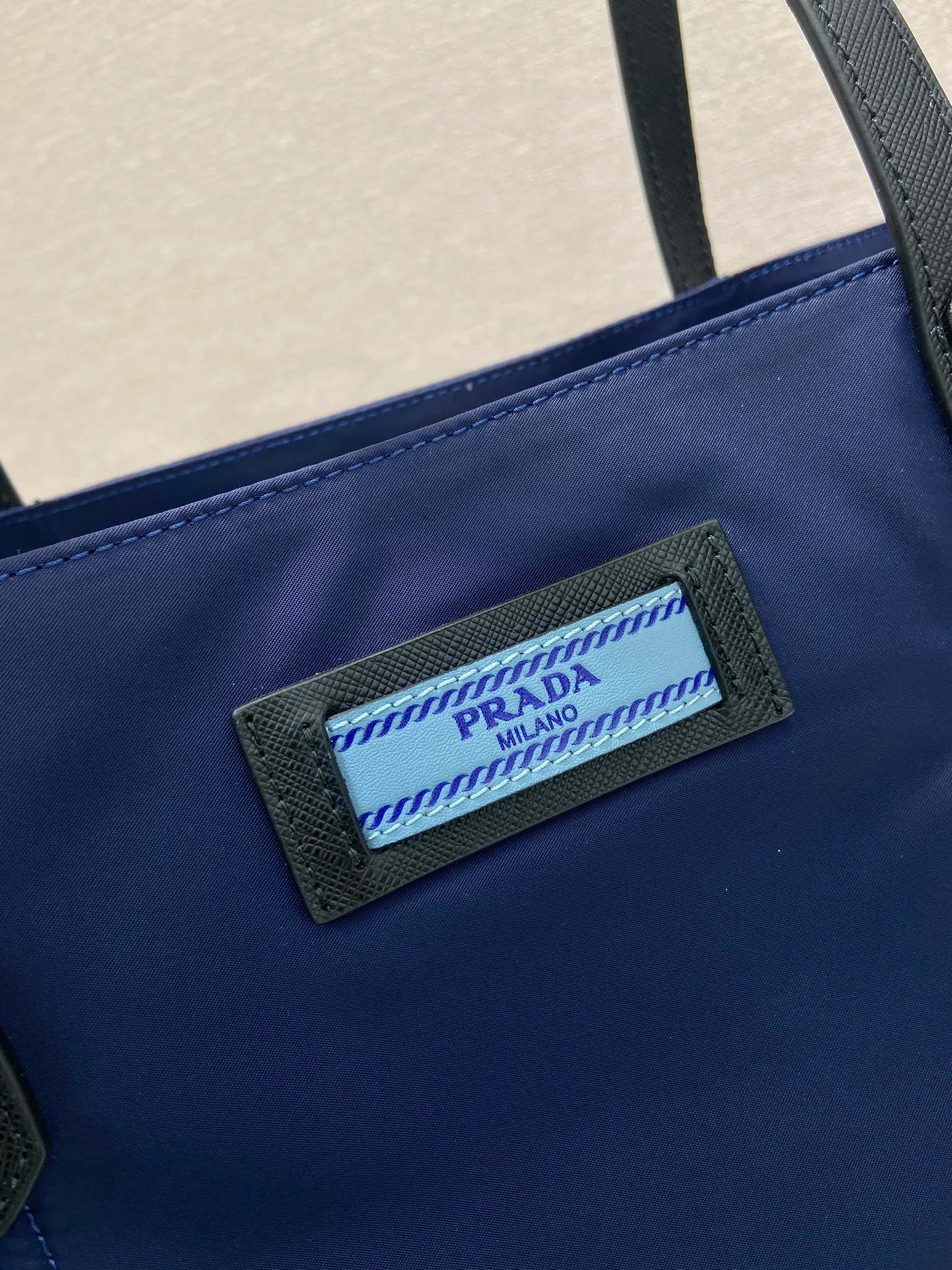 💰920, P’s new shopping bag 1BG184, original item, exclusive first release🤙🤙Made of imported nylon material, calfskin trim, leather double handles, contrasting leather logo, two zipper inner pockets, contrasting nylon lining. 165 OEM code. Lightweight and practical, ladies, hurry up and get it🙋🏻🙋🏻Length 40x Height 34x Bottom 16cm.💪🏾💪🏾💪🏾💰💰💰