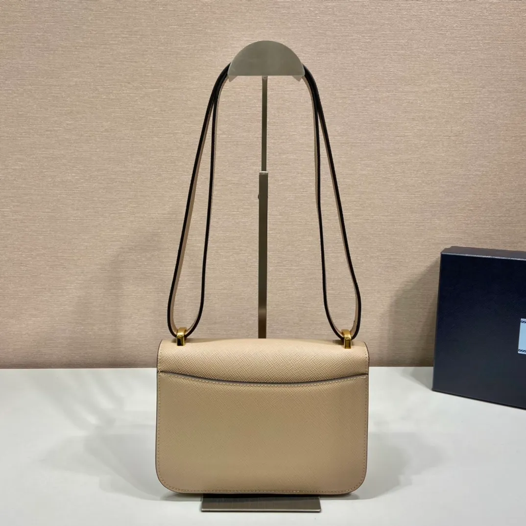 💰1500🎉New stewardess bag🎉1BD320😘😘 This retro and high-end bag is instantly recognizable. It is made of imported cross-grain cowhide + unique triangle logo. The long shoulder strap is adjustable and can be worn on one shoulder or crossbody. It has a full sense of luxury! The top of the back instantly transforms into a girly girl, with large capacity and space, versatile for all kinds of styles 😘Fashionable and practical, and a popular style that will never go out of style🎉🎉It’s so beautiful🎉Hurry up and get it🎉🎉 Length 22x height 16x bottom 6cm