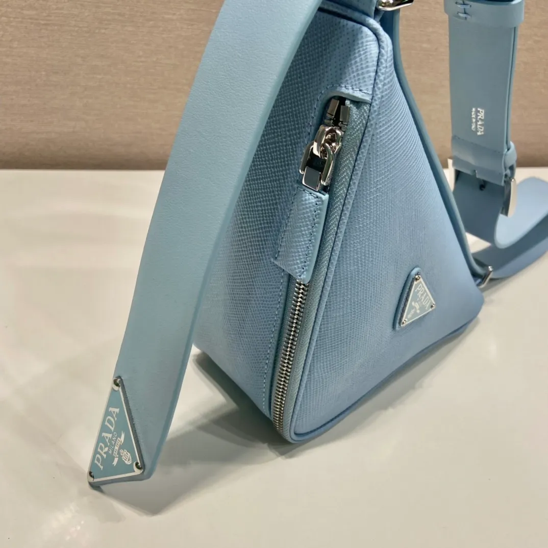 💰1520🎉Belt triangle bag🎉2VL039🎉🎉 This triangle bag is composed of a leather belt, using imported cross-grain cowhide and imported calfskin, showing a distinctive style. What I love most is that after the leather belt is detached, it can be matched with a variety of different clothes. The waist bag can be used as a clutch. Waist bag/crossbody/clutch/shoulder bag. It’s so perfect, hurry up and get it, babies 🎉🎉👏👏 Triangular bag size: length 25x height 14x bottom 9cm Belt size: total length 138cm