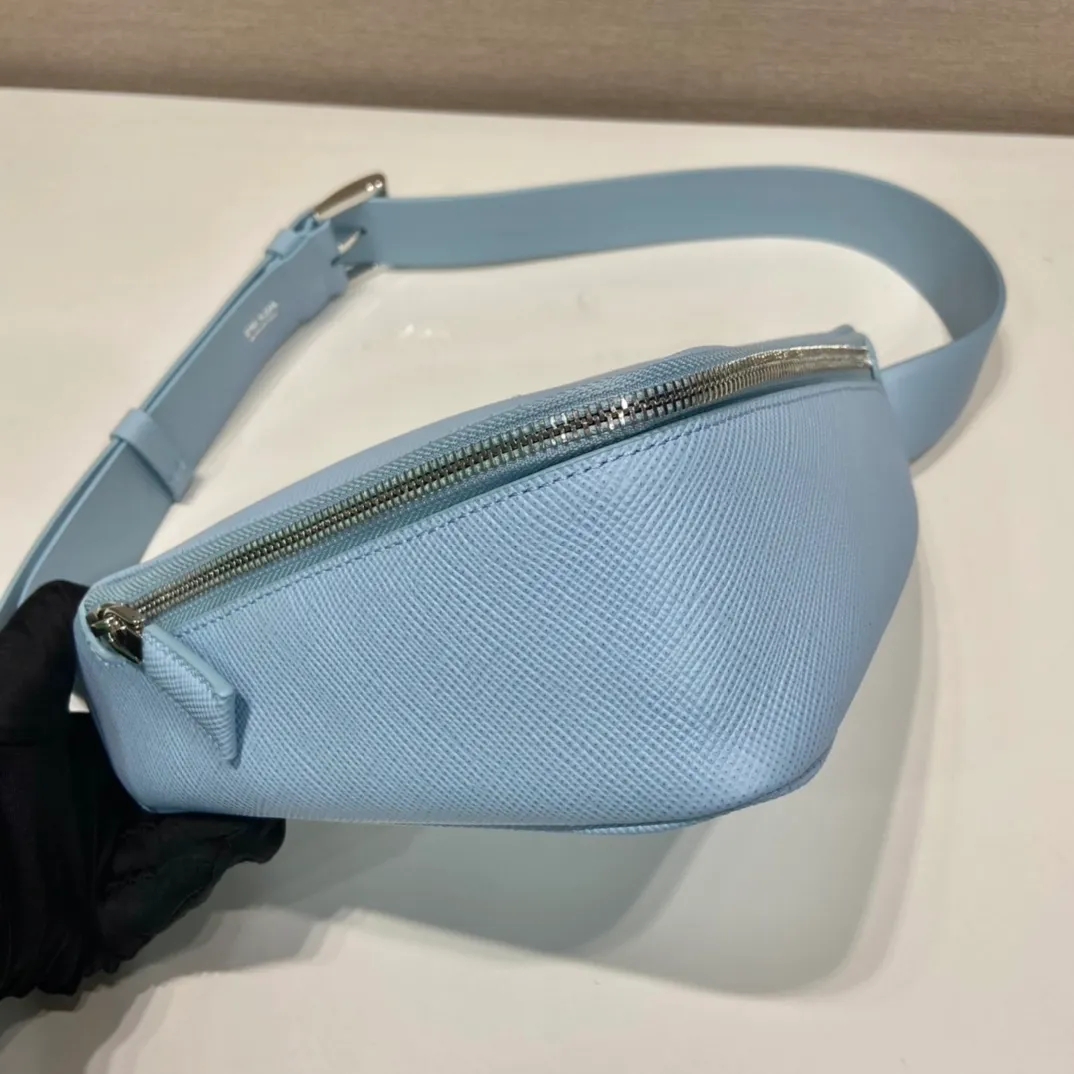 💰1520🎉Belt triangle bag🎉2VL039🎉🎉 This triangle bag is composed of a leather belt, using imported cross-grain cowhide and imported calfskin, showing a distinctive style. What I love most is that after the leather belt is detached, it can be matched with a variety of different clothes. The waist bag can be used as a clutch. Waist bag/crossbody/clutch/shoulder bag. It’s so perfect, hurry up and get it, babies 🎉🎉👏👏 Triangular bag size: length 25x height 14x bottom 9cm Belt size: total length 138cm