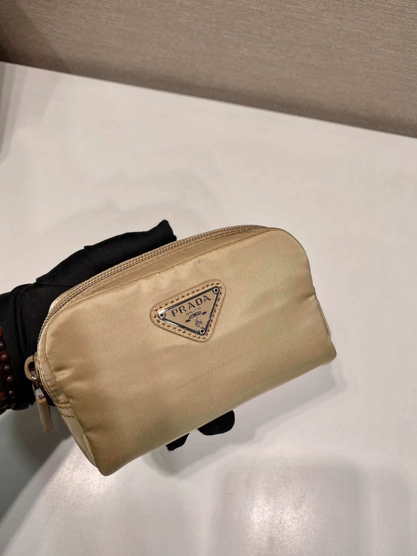 💰280🎉Coin purse🎉1NA339 new product🎉🎉 This clutch bag is made of innovative Prada Re-Nylon regenerated nylon. The bag has a zipper design, the inner bag is equipped with a zipper pocket, top-grade hardware, large capacity, cards/car keys🔑/lipstick💄/all no problem, babies, the little handbag you have been longing for has arrived👏👏 Length 12x Height 8x Bottom 3.5cm