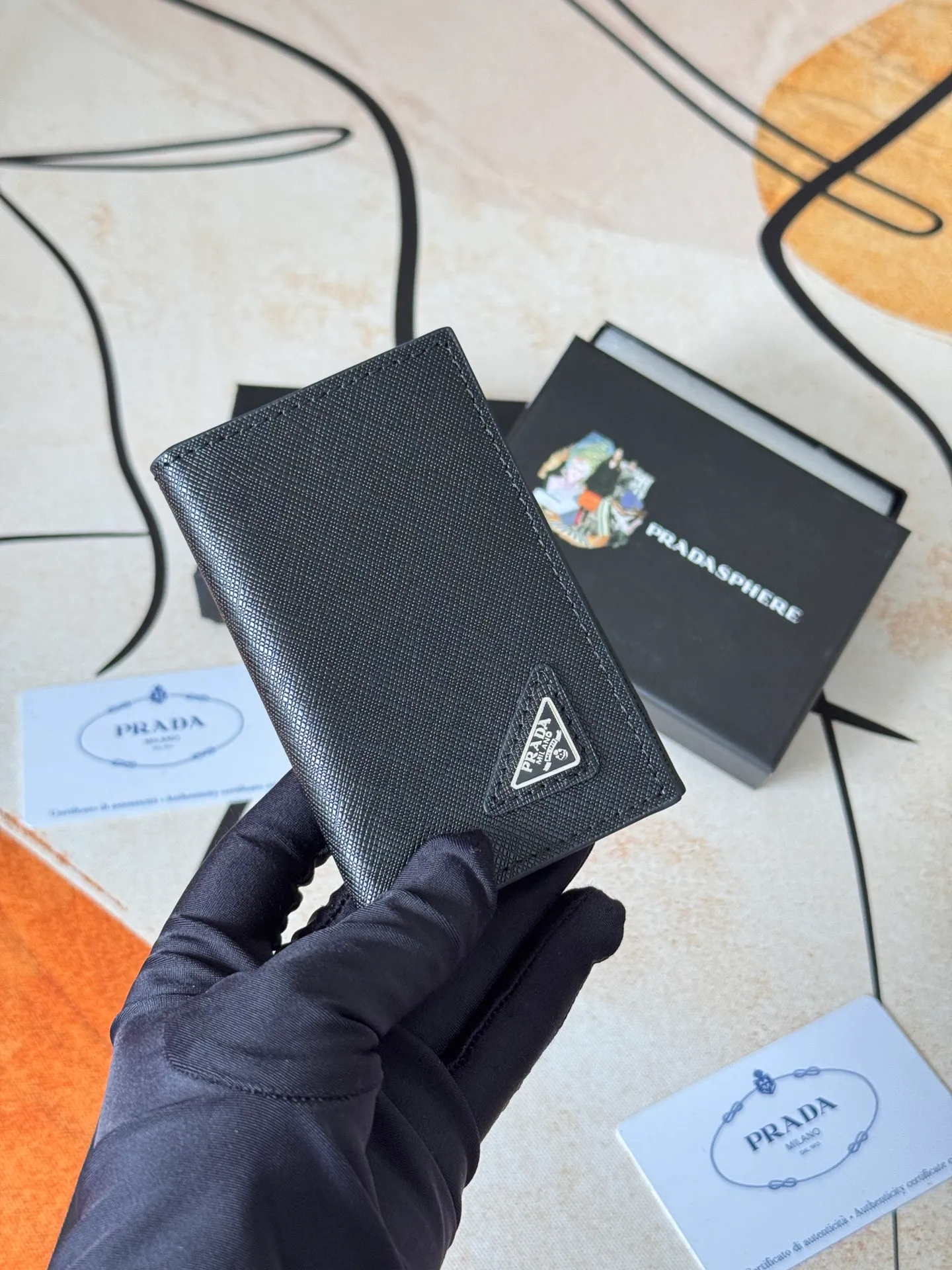 💰120💰prada cross pattern unisex card holder, can be placed in pockets, bags, and can be held in hand, made of cross pattern imported calfskin, pocket card holder, can hold change, 6 card slots, simple and elegant fashion trend. Model 2MC101, color as shown in the picture, size 11×7cm,