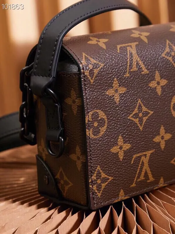 P¥780👉nfc dynamic chip version👈This Steamer mini handbag cross-body bag M83613 French original leather🇫🇷All steel hardware Size: 18*11*6.5cm [Essential details, every detail is impeccable]