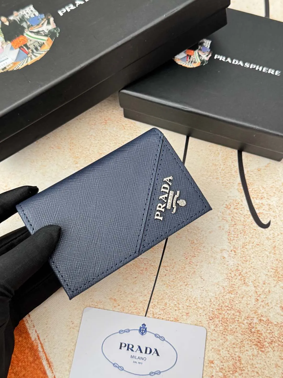 💰120💰PRADA’s popular men’s card holder counter new style, official website synchronization, genuine development, model 2MC122#. Color/Blue As shown in the picture, real shot 💋Cross-grain cowhide texture is excellent, threaded lining, hardware accessories! Exquisite wiring, even and neat lines, smooth oil edges, size: 11cm long, 6.5cm high
