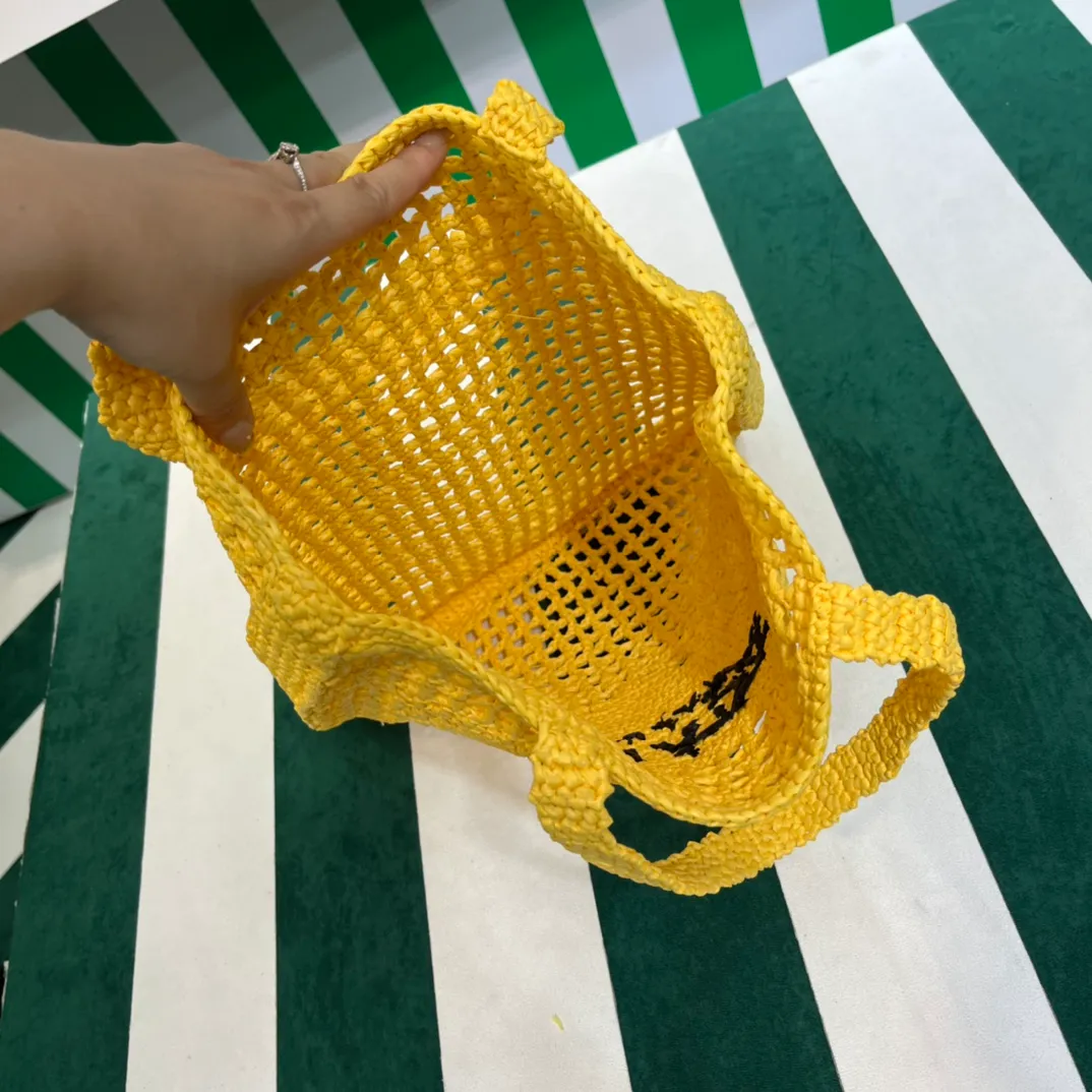 💰1160, upgraded version of raffia/yellow🌼 𝗣𝗿'𝗮𝗱𝗮raffia fiber tote bag. Made of high-quality imported raffia🌿 purely handmade! Every craftsman makes it with care and crochets it stitch by stitch! How can summer outings, picnics, and photo shoots be complete without a beautiful, lightweight and chic straw bag? 393 Size: 36×4×38cm