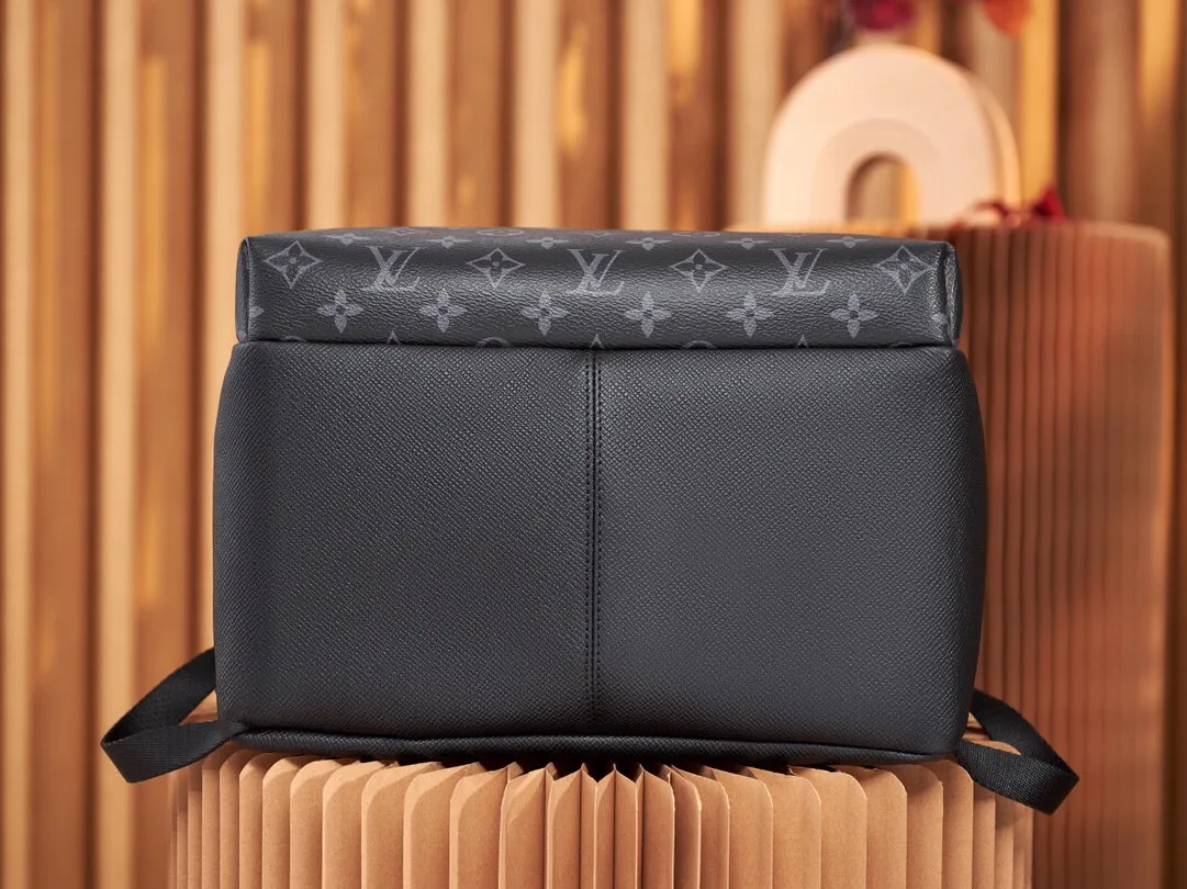 P¥960👉nfc dynamic chip version👈This DlSCOVERY backpack M30230 French original leather🇫🇷Pure steel hardware Size: 30*40*20cm [Essential details, every detail is impeccable]