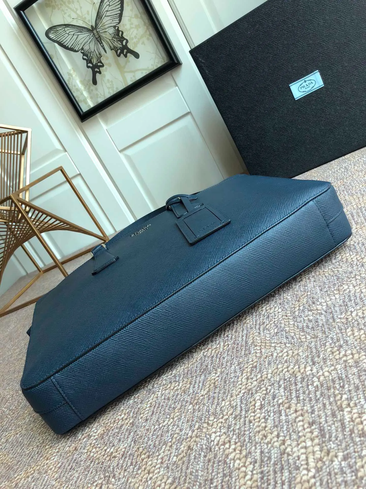 💰2040🎊Exclusive first launch🎊, new model 🆕2VE008B has arrived👏🏻👏🏻, black, top-grade original product, using imported thick cross Textured cowhide, top brushed hardware 👍👍Simple and elegant, worthy of men💼💼, size 40cm×29cm×6cm, 💪💪💪