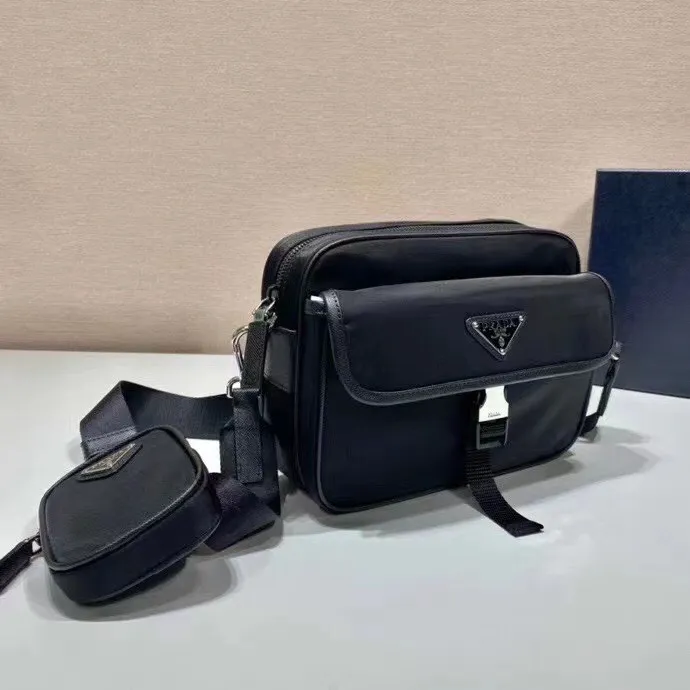 p600¥🎉New messenger bag🎉2VH133B🎉🎉This crossbody bag is made of imported nylon fabric, top-grade hardware🎉🎉Detachable and adjustable nylon strap and leather shoulder strap, with detachable pouch, flip cover coated with enamel gold It has a triangular logo zipper closure, external pockets, a flap and side opening buttons, and a recycled nylon lining. It is lightweight and practical, and it is a popular style that will never go out of style🎉🎉Worth owning🎉🎉Length 22x Height 16x Bottom 5cm
