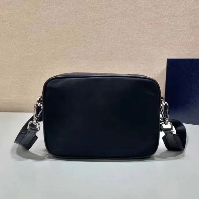 p600¥🎉New messenger bag🎉2VH133B🎉🎉This crossbody bag is made of imported nylon fabric, top-grade hardware🎉🎉Detachable and adjustable nylon strap and leather shoulder strap, with detachable pouch, flip cover coated with enamel gold It has a triangular logo zipper closure, external pockets, a flap and side opening buttons, and a recycled nylon lining. It is lightweight and practical, and it is a popular style that will never go out of style🎉🎉Worth owning🎉🎉Length 22x Height 16x Bottom 5cm