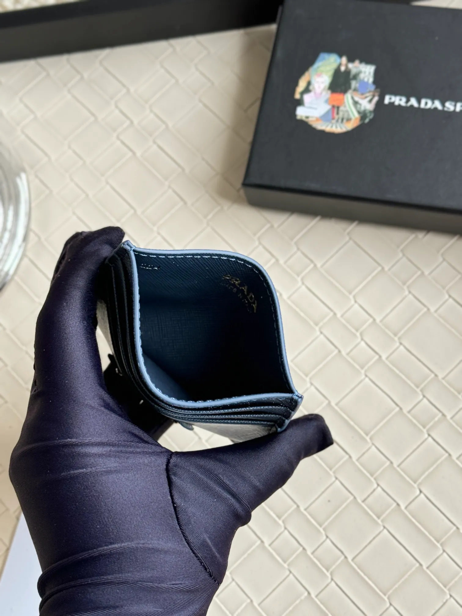 💰110prada popular card holder, unisex small card holder, black, model 1MC025 Triangle Wheat series, nine colors, made of cross-grain cowhide, 6 card slots ➕ one middle sandwich, can hold multiple cards and zeros 💰, size 11.2×8.5cm, real shot, what you see is what you get
