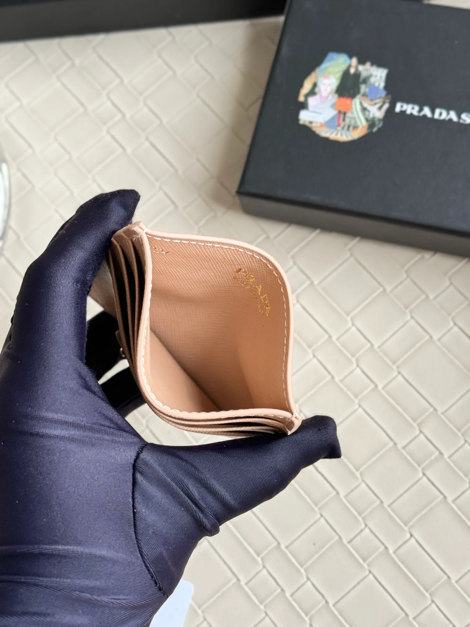 💰100prada popular card holder, unisex small card holder, black, model 1MC025 Triangle Wheat series, nine colors, made of cross-grain cowhide, 6 card slots ➕ a middle mezzanine, which can hold multiple cards and zeros 💰, size 11.2×8.5cm, taken in kind, what you see is what you get
