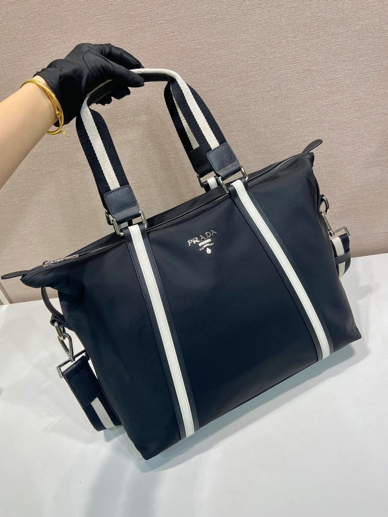 💰960, P Jiachui's popular men's bag, 2096 black, top quality, made of imported parachute fabric + imported cowhide, top hardware, lightweight + super large space, usable when traveling far away, never outdated, length 40X height 35X14cm.
