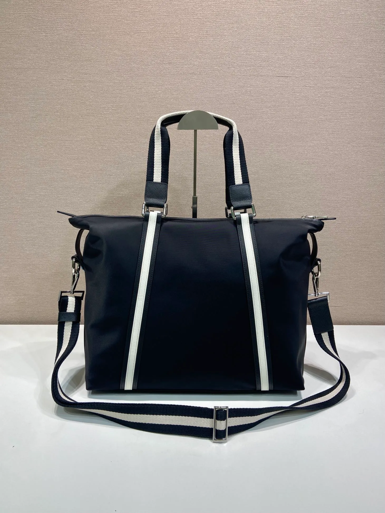 💰960, P Jiachui's popular men's bag, 2096 black, top quality, made of imported parachute fabric + imported cowhide, top hardware, lightweight + super large space, usable when traveling far away, never outdated, length 40X height 35X14cm.