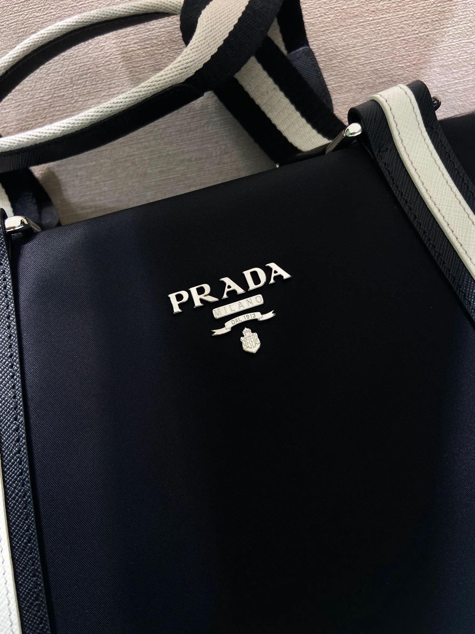 💰960, P Jiachui's popular men's bag, 2096 black, top quality, made of imported parachute fabric + imported cowhide, top hardware, lightweight + super large space, usable when traveling far away, never outdated, length 40X height 35X14cm.