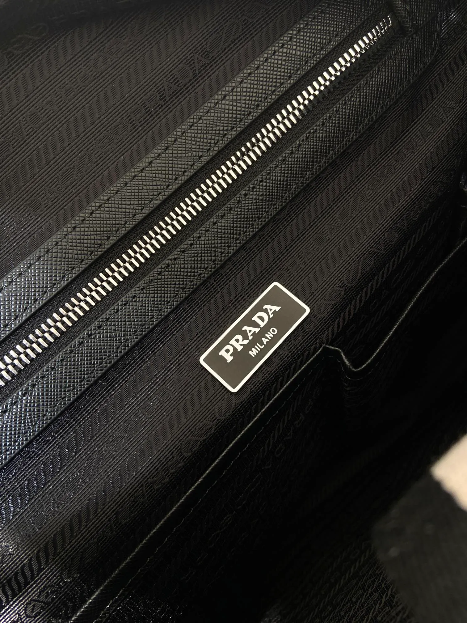 💰960, P Jiachui's popular men's bag, 2096 black, top quality, made of imported parachute fabric + imported cowhide, top hardware, lightweight + super large space, usable when traveling far away, never outdated, length 40X height 35X14cm.