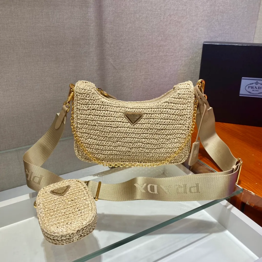 💰1500🎉Straw three-in-one🎉1BH204🎉🎉 This pure hand-knitted three-in-one design is great👏👏three uses in one pack🎉🎉This complicated craftsmanship looks very elegant/fashionable. What I love most is that there is a small pendant (small bag) hanging on the shoulder strap. The upper body effect is very good and the return rate is 100%😘A must-have for summer🎉Hurry up and get it🎉🎉 Length 23x Height 16x Bottom 7cm