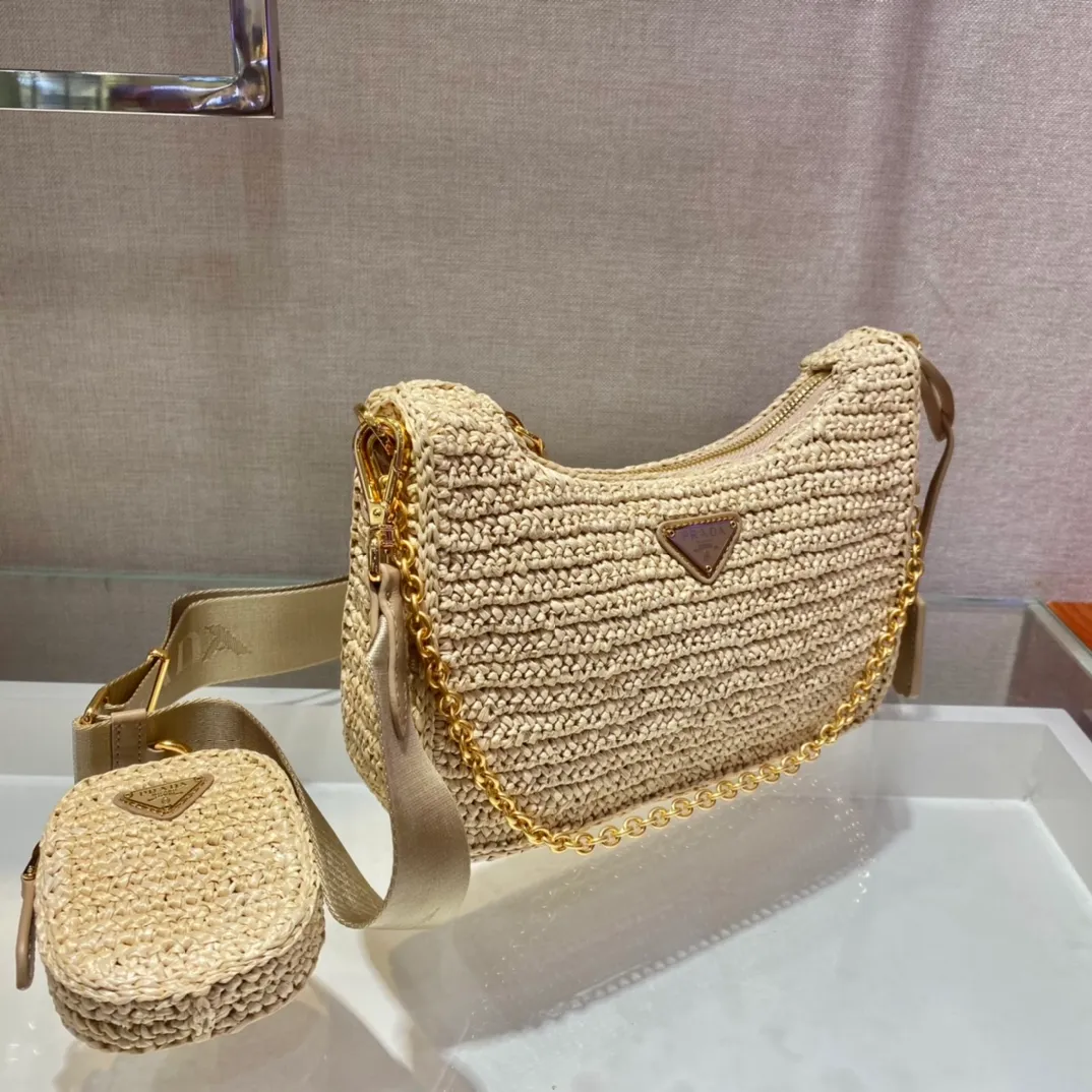 💰1500🎉Straw three-in-one🎉1BH204🎉🎉 This pure hand-knitted three-in-one design is great👏👏three uses in one pack🎉🎉This complicated craftsmanship looks very elegant/fashionable. What I love most is that there is a small pendant (small bag) hanging on the shoulder strap. The upper body effect is very good and the return rate is 100%😘A must-have for summer🎉Hurry up and get it🎉🎉 Length 23x Height 16x Bottom 7cm