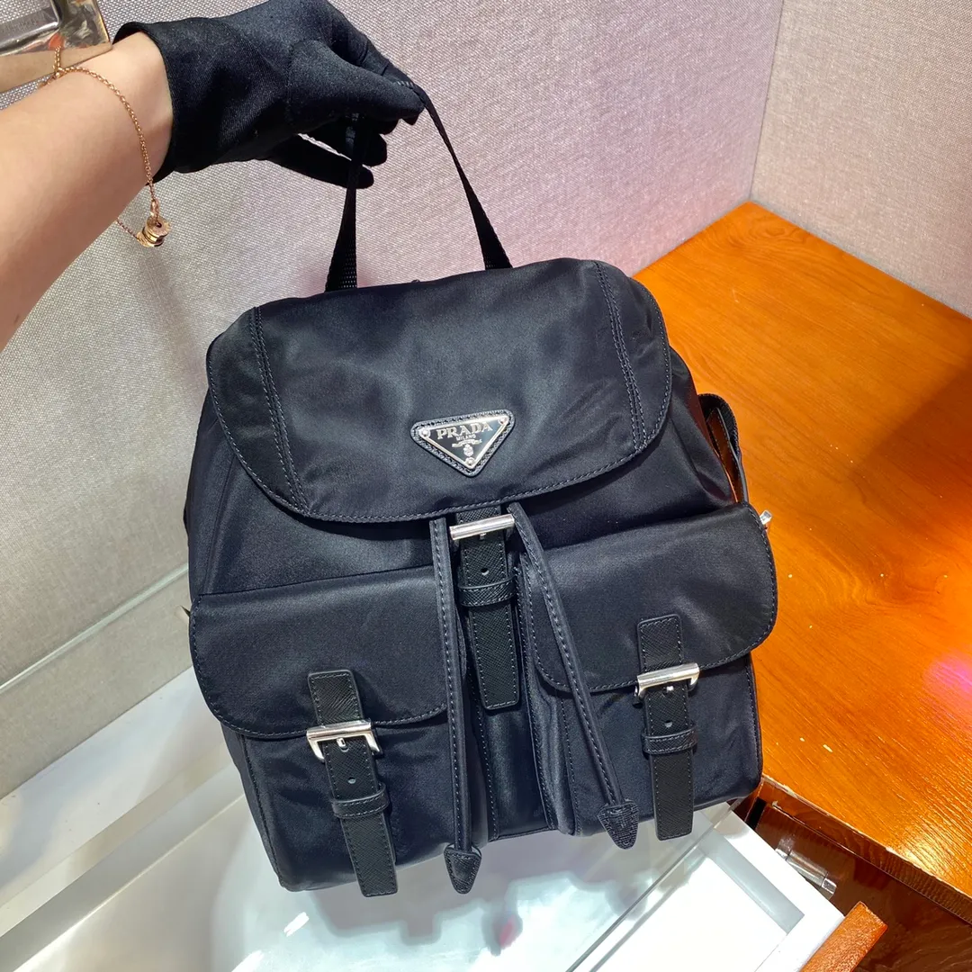 💰960, P Jiachui classic backpack, upgraded version small size 1BZ677, small size 🙊🙊top quality, made of imported parachute fabric + cross-grain cowhide + top-grade hardware, light and practical, fashionable + never out of date, hurry up and get it, length 28x height 23.5x bottom 12cm