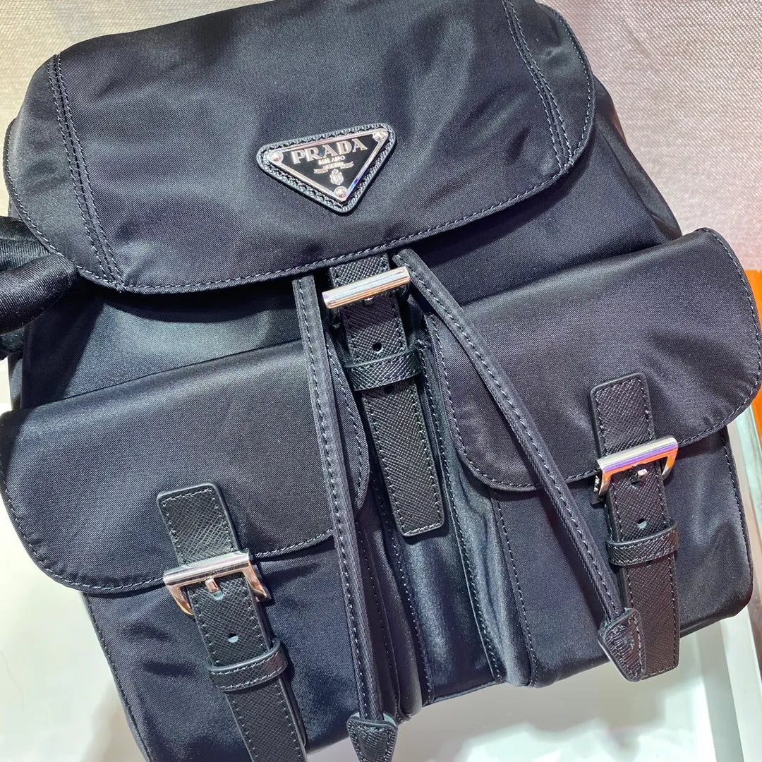 💰960, P Jiachui classic backpack, upgraded version small size 1BZ677, small size 🙊🙊top quality, made of imported parachute fabric + cross-grain cowhide + top-grade hardware, light and practical, fashionable + never out of date, hurry up and get it, length 28x height 23.5x bottom 12cm