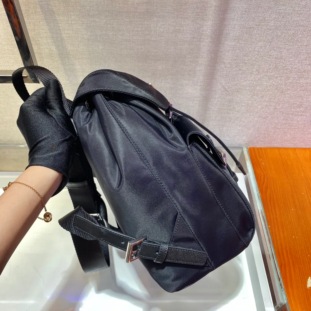 💰960, P Jiachui classic backpack, upgraded version small size 1BZ677, small size 🙊🙊top quality, made of imported parachute fabric + cross-grain cowhide + top-grade hardware, light and practical, fashionable + never out of date, hurry up and get it, length 28x height 23.5x bottom 12cm