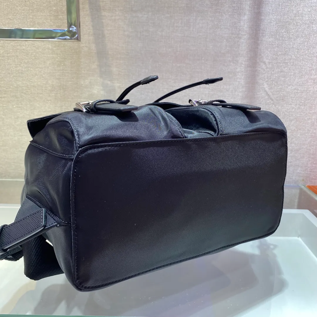 💰960, P Jiachui classic backpack, upgraded version small size 1BZ677, small size 🙊🙊top quality, made of imported parachute fabric + cross-grain cowhide + top-grade hardware, light and practical, fashionable + never out of date, hurry up and get it, length 28x height 23.5x bottom 12cm