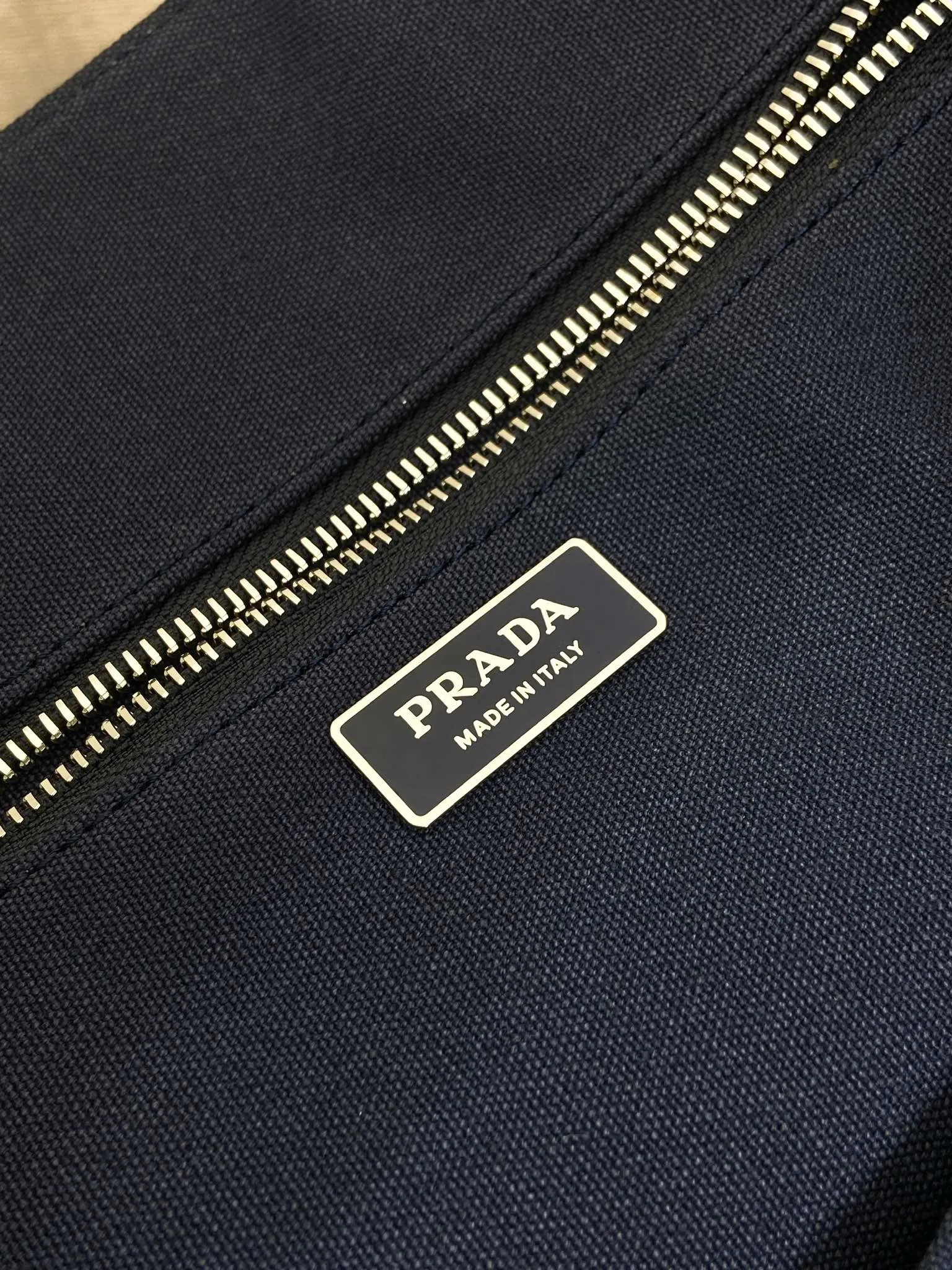 💰1240🎉New Jardinière Shoulder Bag🎉2VG131 Men's Max🎉🎉 This canvas handbag is a new interpretation with a simple and exquisite design, versatile and versatile, with ample interior space. The classic style is embellished with leather trim, showing the essence of exquisite craftsmanship. Striking stitching. Canvas carry handles. Detachable and adjustable webbing strap. Large capacity/cool upper body effect🎉🎉 Length 43x Height 30x Bottom 20cm🎉🎉🎉💰💰💰💰