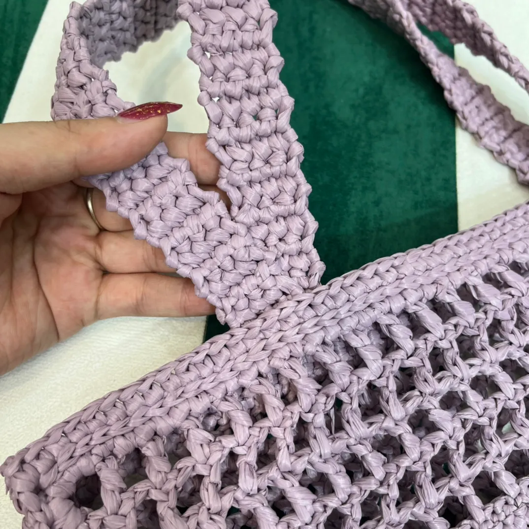 💰1160 Raffia Upgraded Version/Lavender Purple☂️ 𝗣𝗿'𝗮𝗱𝗮Raffia Fiber Tote Bag Made of high-quality imported raffia🌿 Purely handmade! Every craftsman makes it with care and crochets it stitch by stitch! How can summer outings, picnics, and photo shoots be complete without a beautiful, lightweight and chic straw bag? 393 Size: 36×4×38cm