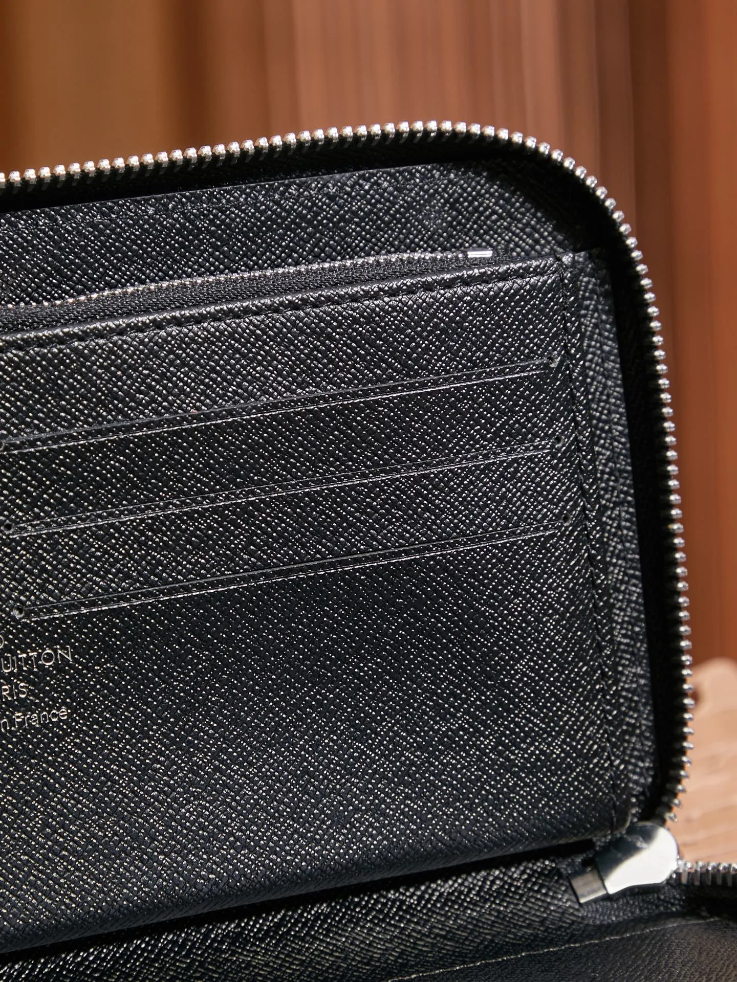 P¥320👉nfc dynamic chip version👈【Top inspection-free pure steel hardware】Large zipper hand wallet M82081 black flower inspection-free version 🔍Perfect details 🔍The essence of solid construction!