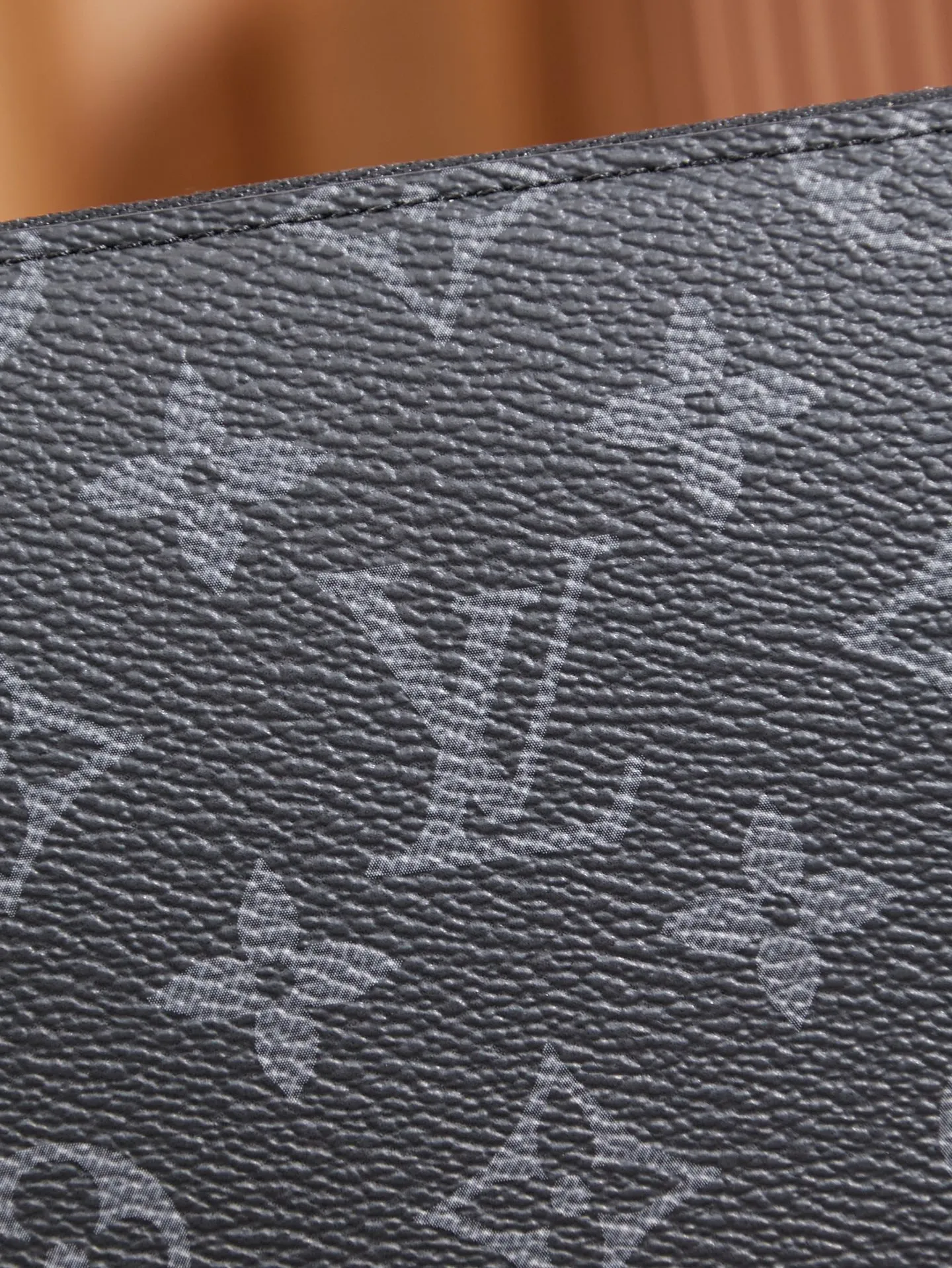 P¥320👉nfc dynamic chip version👈【Top inspection-free pure steel hardware】Large zipper hand wallet M82081 black flower inspection-free version 🔍Perfect details 🔍The essence of solid construction!