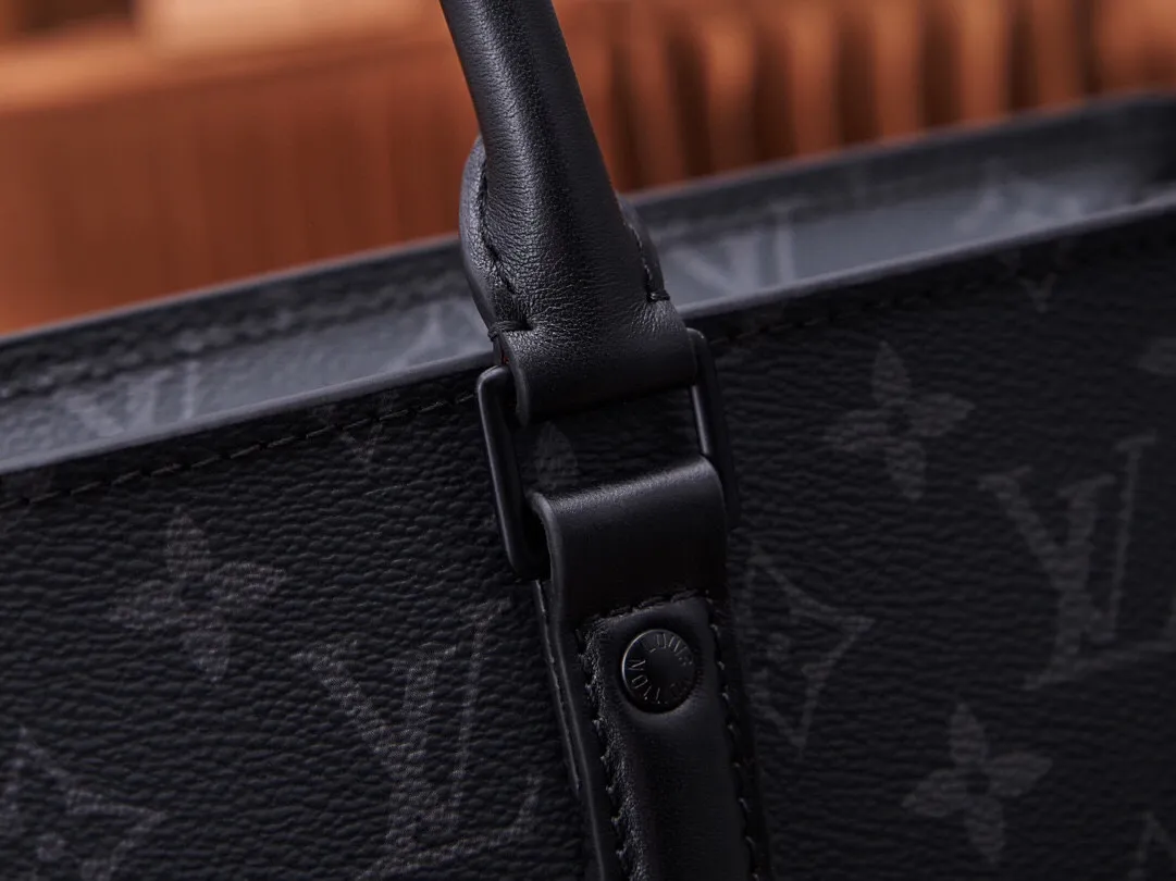 P¥840👉nfc dynamic chip version👈This Monogramq briefcase M45265 French original leather🇫🇷Pure steel hardware Size: 39*30*7cm [Essential details, every detail is impeccable]