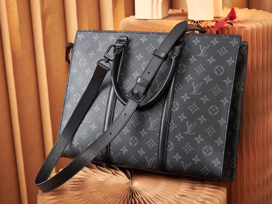 P¥840👉nfc dynamic chip version👈This Monogramq briefcase M45265 French original leather🇫🇷Pure steel hardware Size: 39*30*7cm [Essential details, every detail is impeccable]