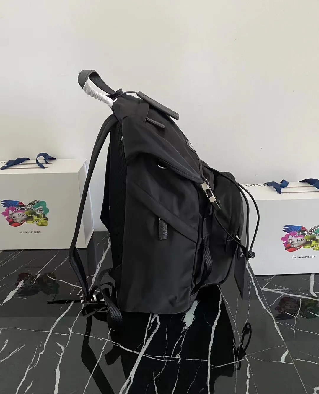 P900¥[strong], ✨New product debut✨Top original quality 2021 autumn and winter new men's backpack 2VZ135 Triangular enamel nameplate logo on the front Imported original parachute fabric Using imported equipment✈️+original hardware accessories Adjustable nylon shoulder straps Flip strap closure and internal drawstring closure Perfect details on the back padding 😘With OEM code Fashionable and casual, a must-have for fashionistas [Deyi][Deyi] Size 17*27*45