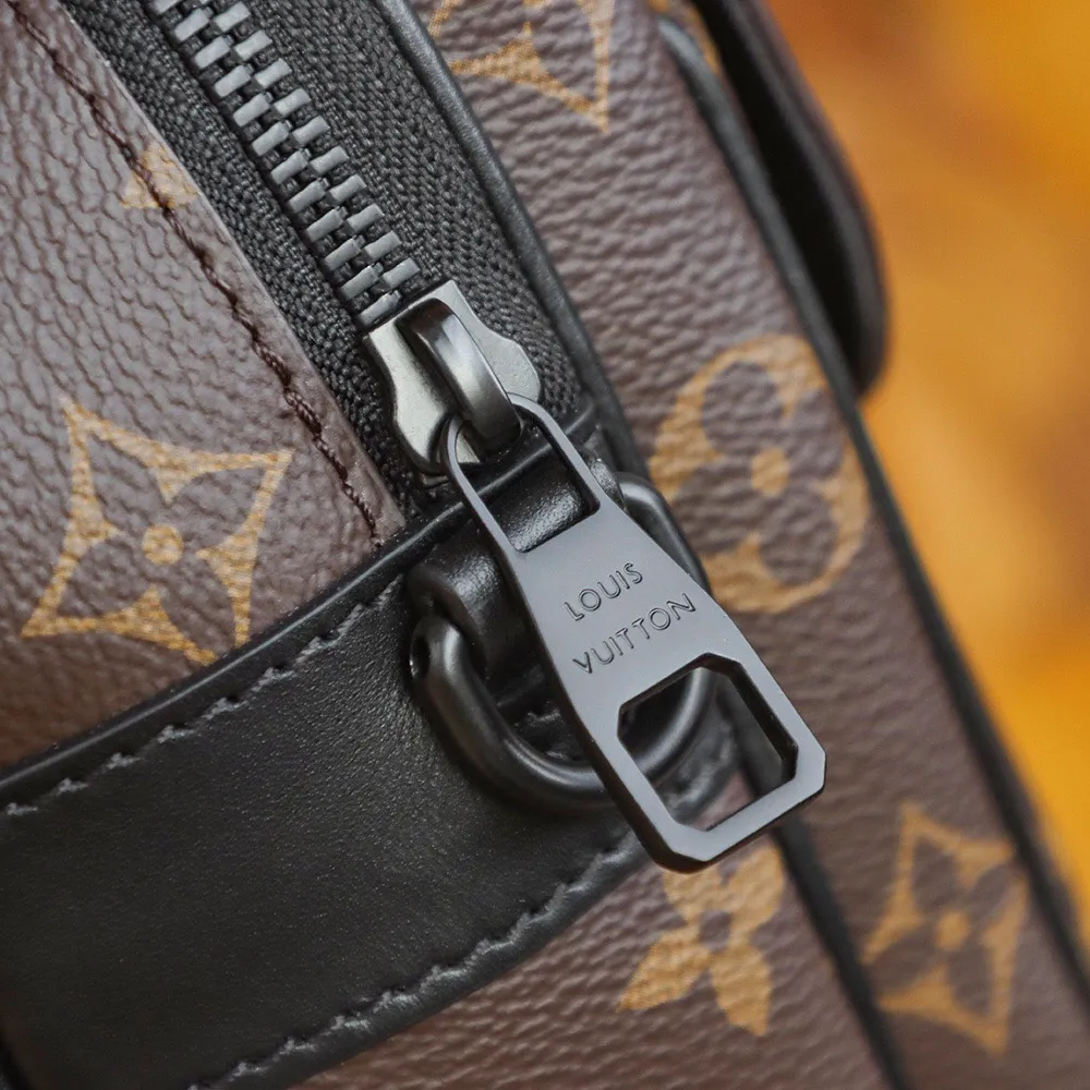 P¥840👉nfc dynamic chip version👈【Top original order, all steel hardware】𝐒 𝐋𝐎𝐂𝐊 Messenger bag m45806 yy French original leather🇫🇷Pure steel hardware Size: 22*18*8cm ☞Every detail is the essence of impeccable