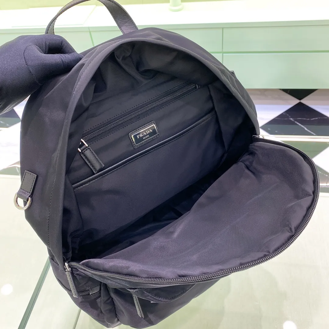 💰1320✨The latest hot style✨ New backpack 2VZ025 Triangular enamel nameplate logo Imported original parachute fabric Using imported equipment✈️+ The lines are all clear ZP synchronized original hardware accessories Two zippered outer pockets Two small pockets on both sides Padded back Perfect details Comparable to counters 😘 Fashionable and casual A must-have for fashionistas [Shengyi][Shengyi] Size 29*17*40